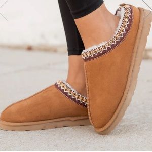 Pink Lily Carlee Chestnut Slipper